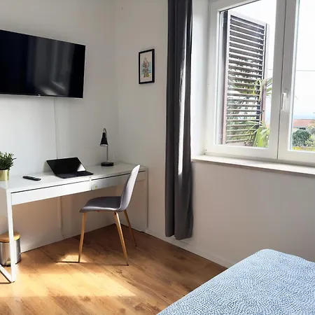 Cute Apartment In Rijeka Near Beach With Parking Exterior photo